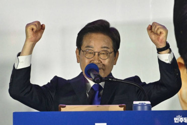 S. Korea's President Lee takes power after sweeping election win