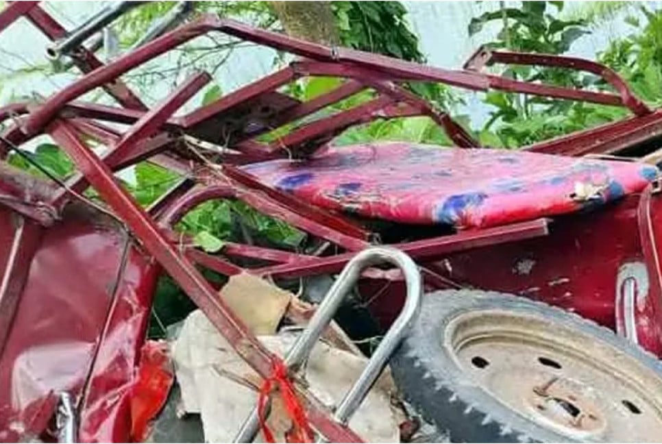Bus hits auto-rickshaw in Gaibandha, kills 3 including driver