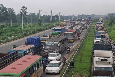 25km-long traffic snarl on Dhaka-Tangail highway