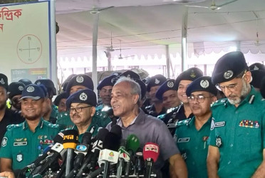 Home adviser assures Dhaka's security with 500 Eid patrol teams