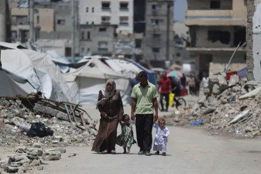 Israel kills 5 Palestinians near Gaza aid point amid ongoing violence