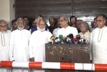 Khaleda Zia exchanges Eid greetings with senior party leaders