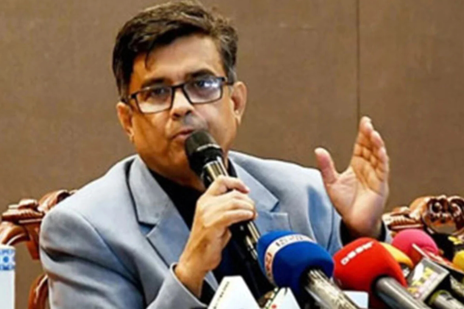 Press secretary justifies April election date amid political criticism