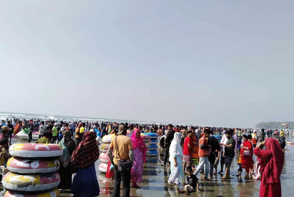 Five lakh tourists 4 days in Cox's Bazar, another three lakh to come
