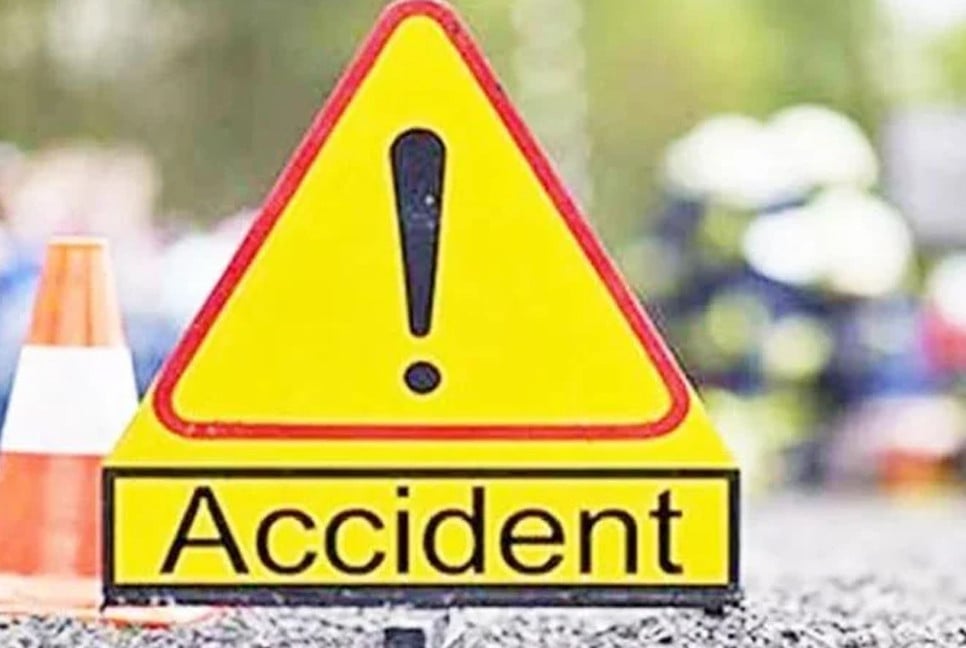 Three killed in Ishwardi road accident