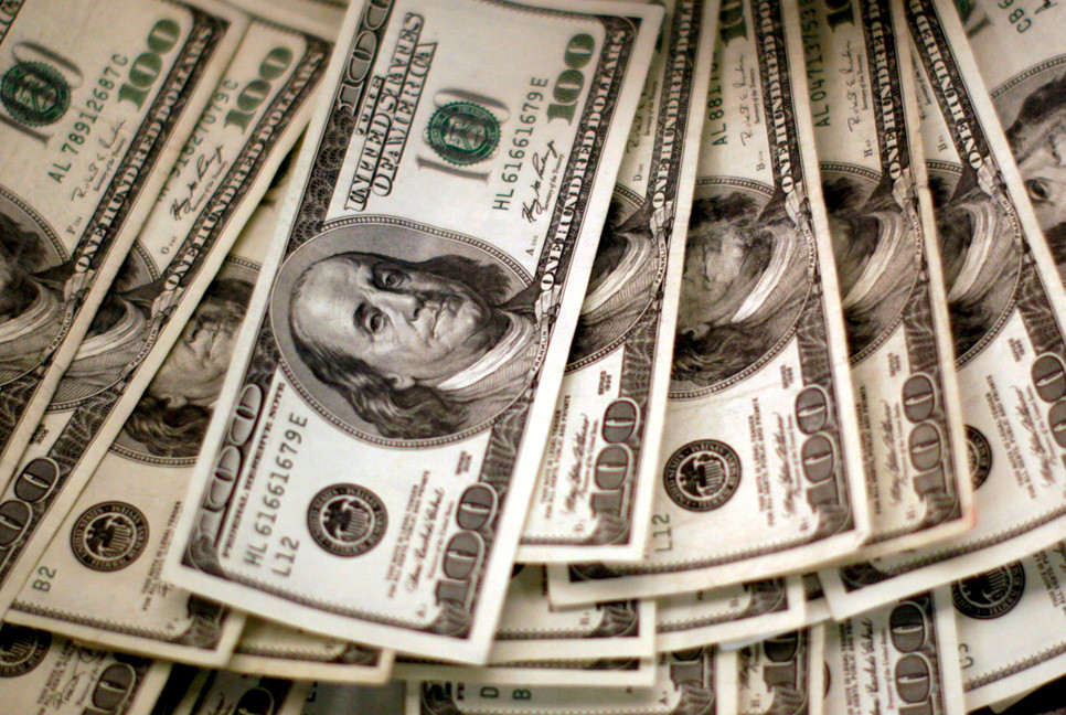 Dollar sinks on tariff threats, geopolitical jitters and Boeing crash
