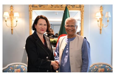 Catherine West calls on Prof Yunus in London