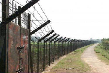 BGB detains 15 people after being pushed into Dinajpur by BSF
