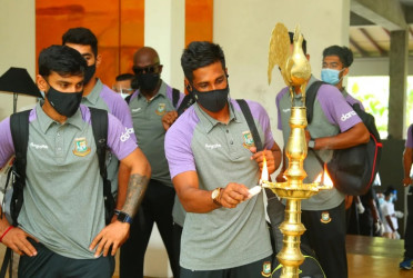 Bangladesh cricketers reach Sri Lanka for Test series