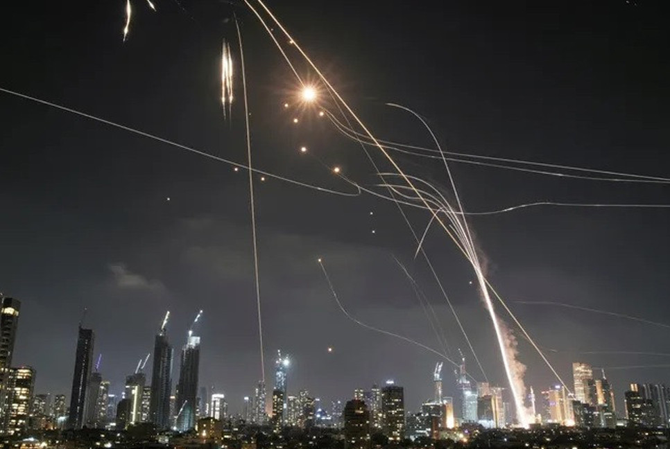 Iran strikes back, with blasts heard in Tel Aviv