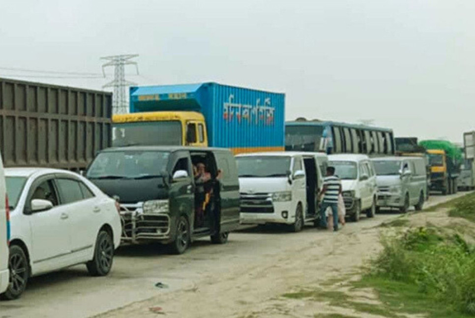30km tailback on both sides of Jamuna Bridge