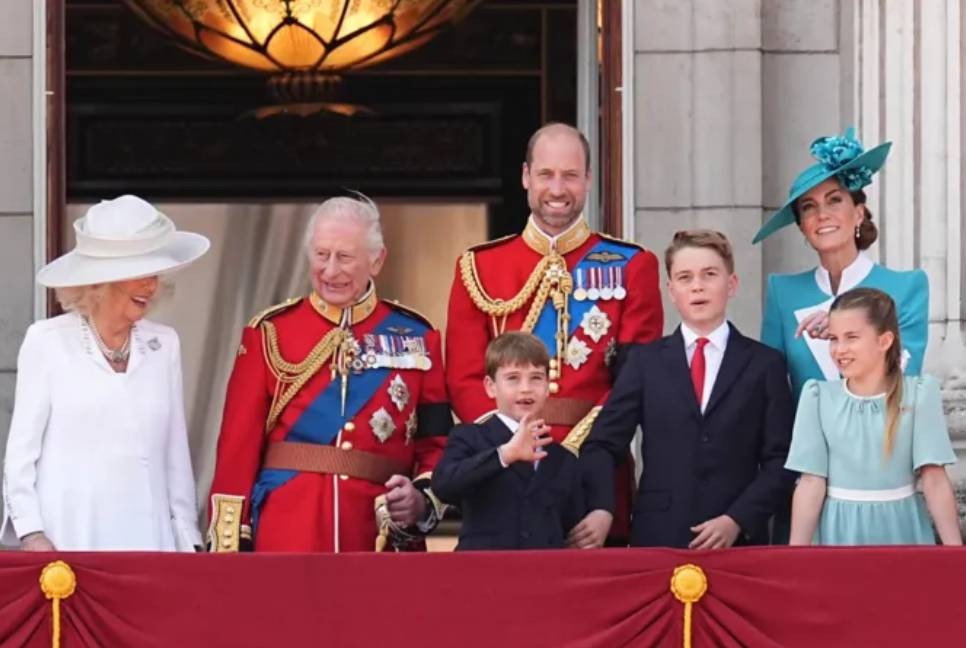 King Charles and Queen Camilla cheered by crowds