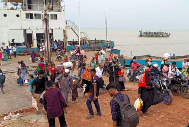 Eid holidaymakers return to capital through Paturia amid growing rush