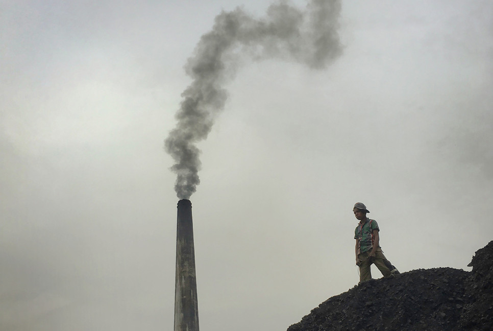 Dhaka’s air ‘unhealthy for sensitive groups’ this morning