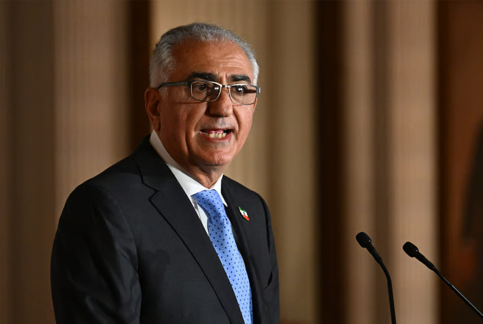 Son of late shah calls Iranians to break with current regime!