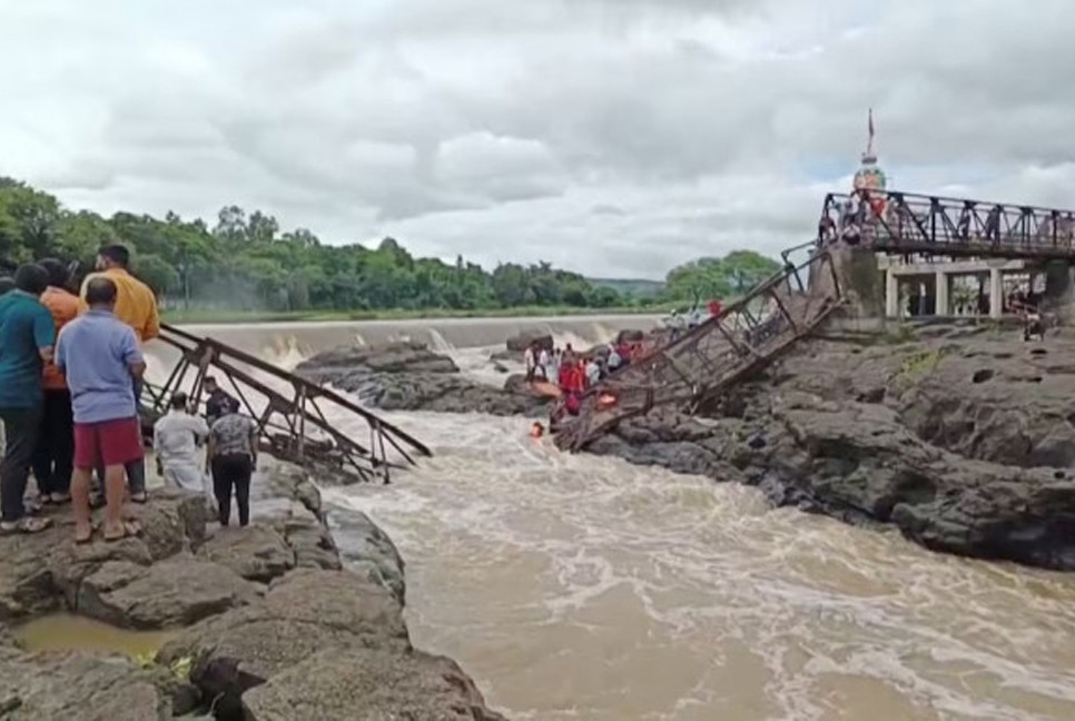 4 killed, 32 injured after bridge collapses in India