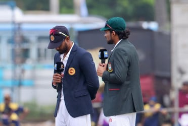 Miraz misses out, Bijoy returns as Bangladesh bat first