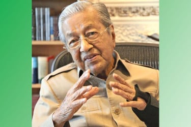 Mahathir urges ASEAN unity against US tariffs, warns of long-term economic fallout