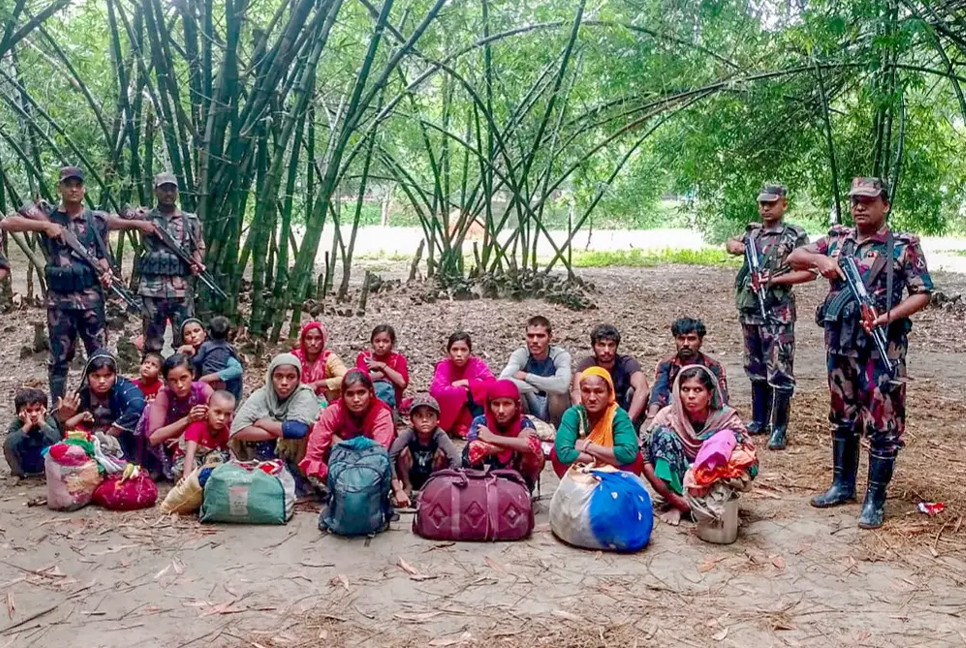 BSF pushes 20 more into Bangladesh through Chapainawabganj border
