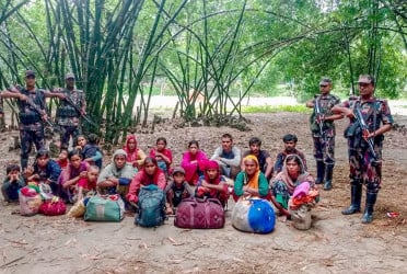 BSF pushes 20 more into Bangladesh through Chapainawabganj border