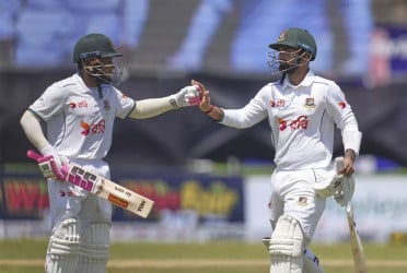 SL under fire from Mushfiq, Litton as rain cuts in