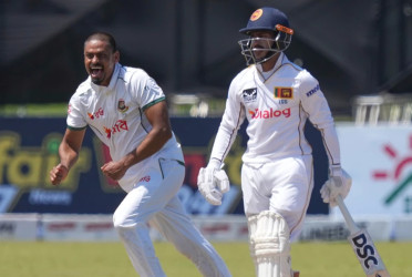 Bangladesh fold first innings at 495,Taijul bags first wicket