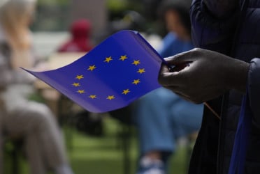 Top Iran, EU diplomats to hold nuclear talks
