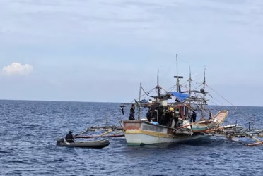 Philippine Navy seizes $175 million meth haul at sea