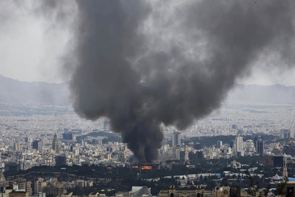 Israeli strikes kill 10 IRGC members in central Iran