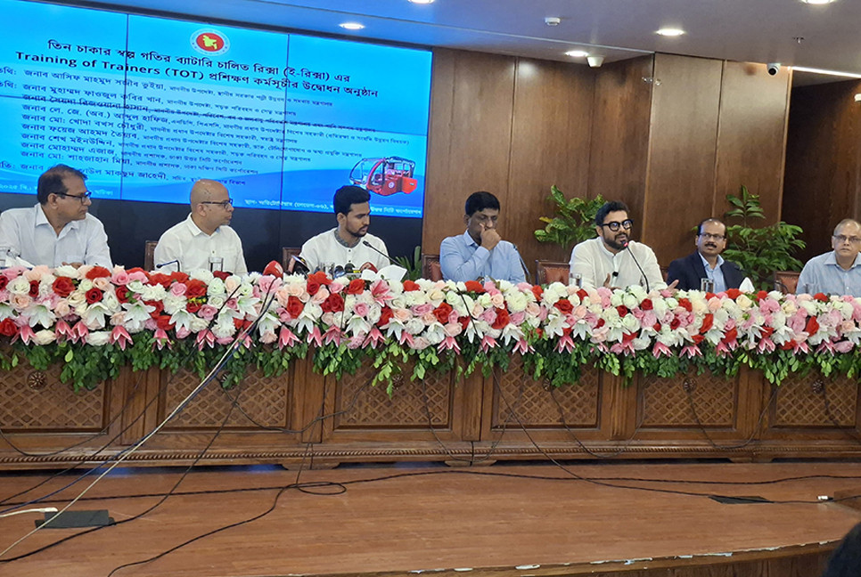 E-rickshaws to operate in Dhanmondi, Uttara from August: Adviser