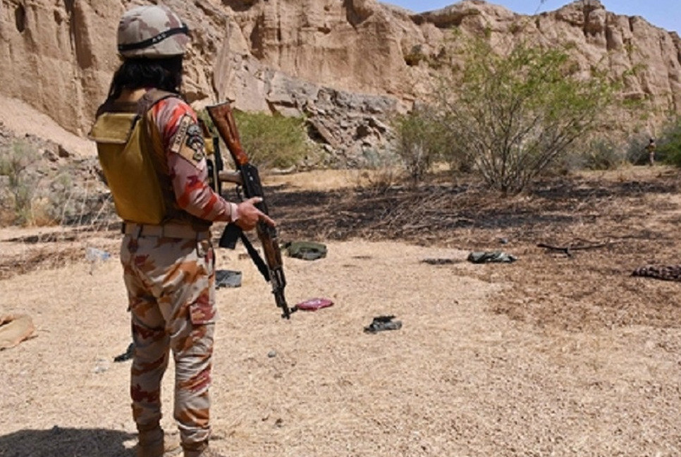 16 soldiers killed in suicide attack in Pakistan