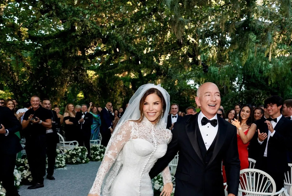 Jeff Bezos and Lauren Sanchez marry in Venice