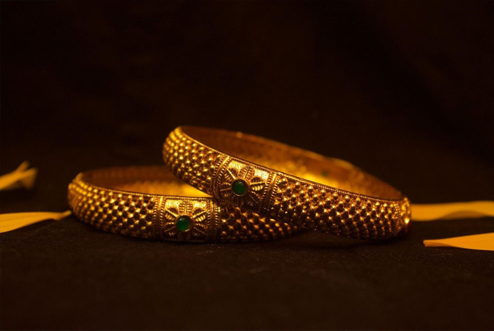 Gold prices drop by Tk 4,292 within a week