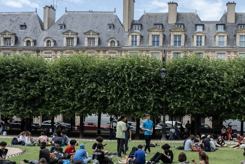 France bans smoking on beaches and in parks to shield kids from secondhand smoke