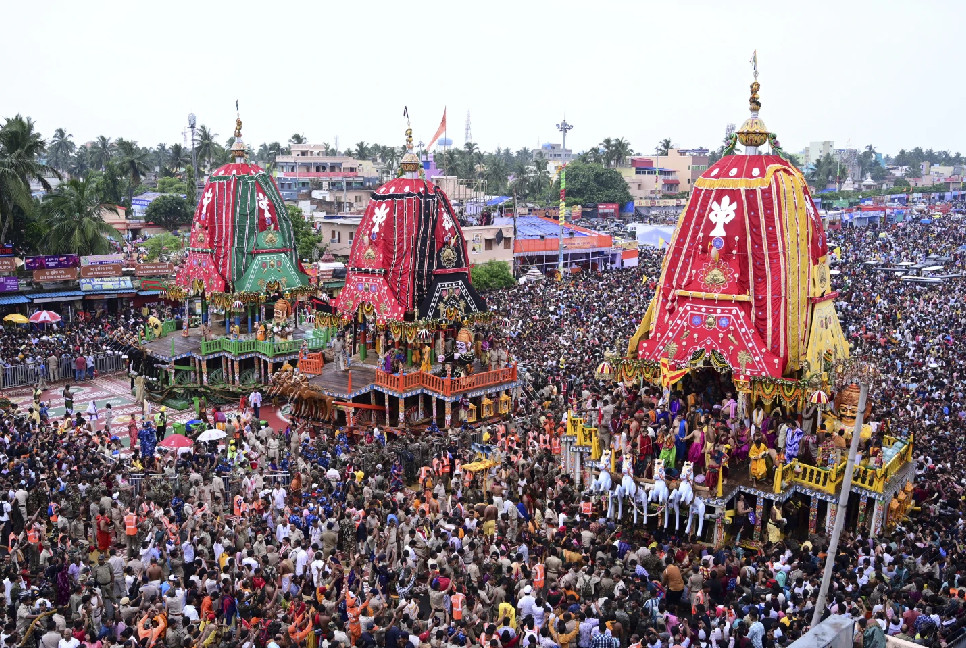 Three killed after crowd surge at eastern India Hindu festival