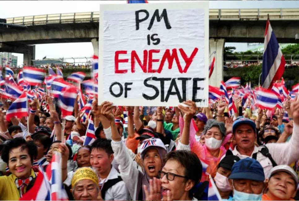 Thousands protest calling for Thai PM to resign