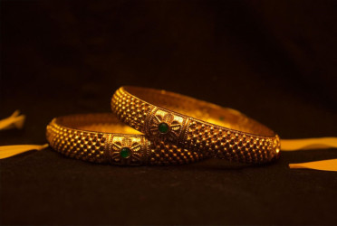 Gold prices drop by Tk 4,292 within a week