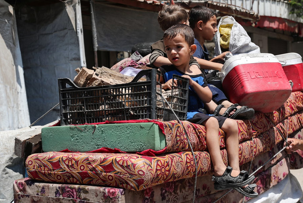 Tens of thousands flee Gaza City after Israeli warning