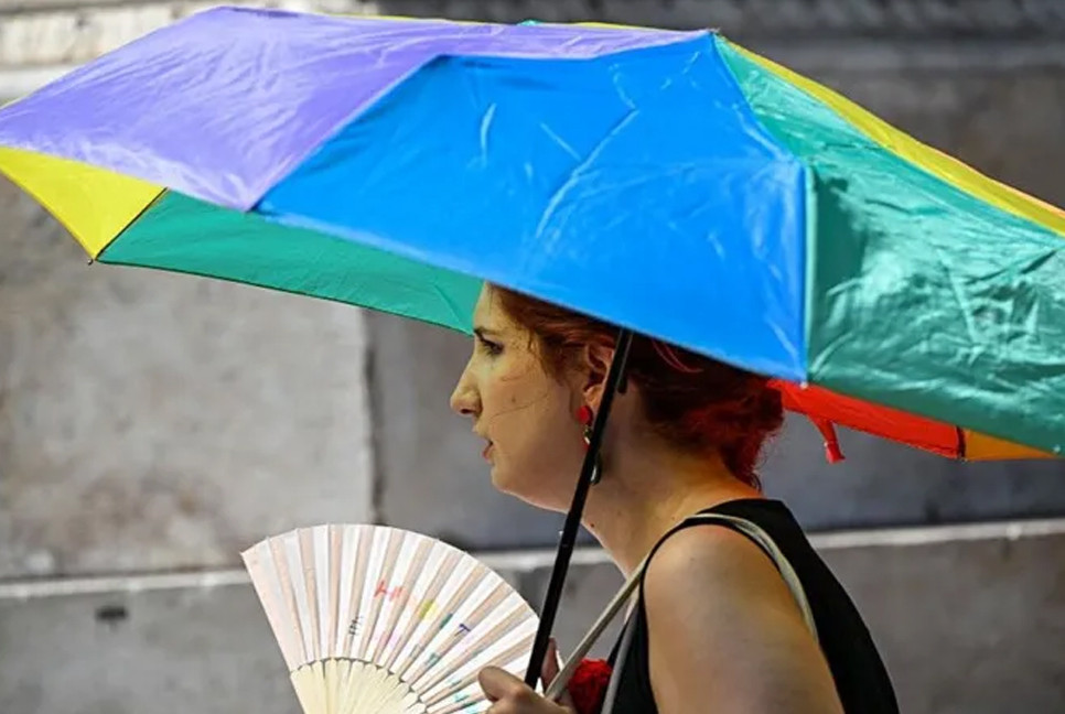 Record number of alerts in France as blistering heat grips Europe