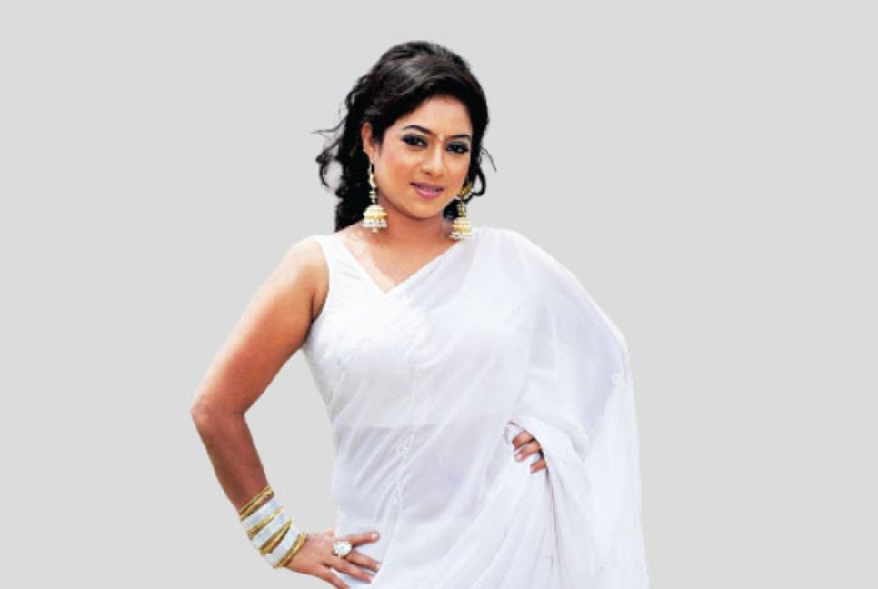Shabnur returns to limelight with ‘Rongona’