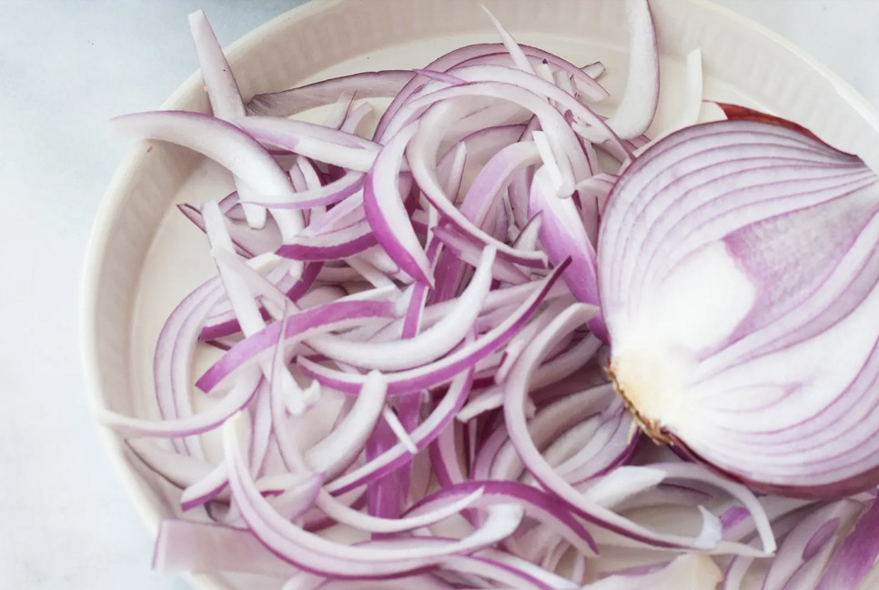 Multiple health benefits of eating raw onions revealed