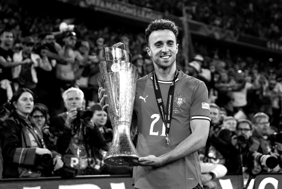 Liverpool and Portugal forward Diogo dies in tragic car accident