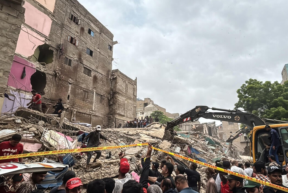 At least five dead in Pakistan building collapse