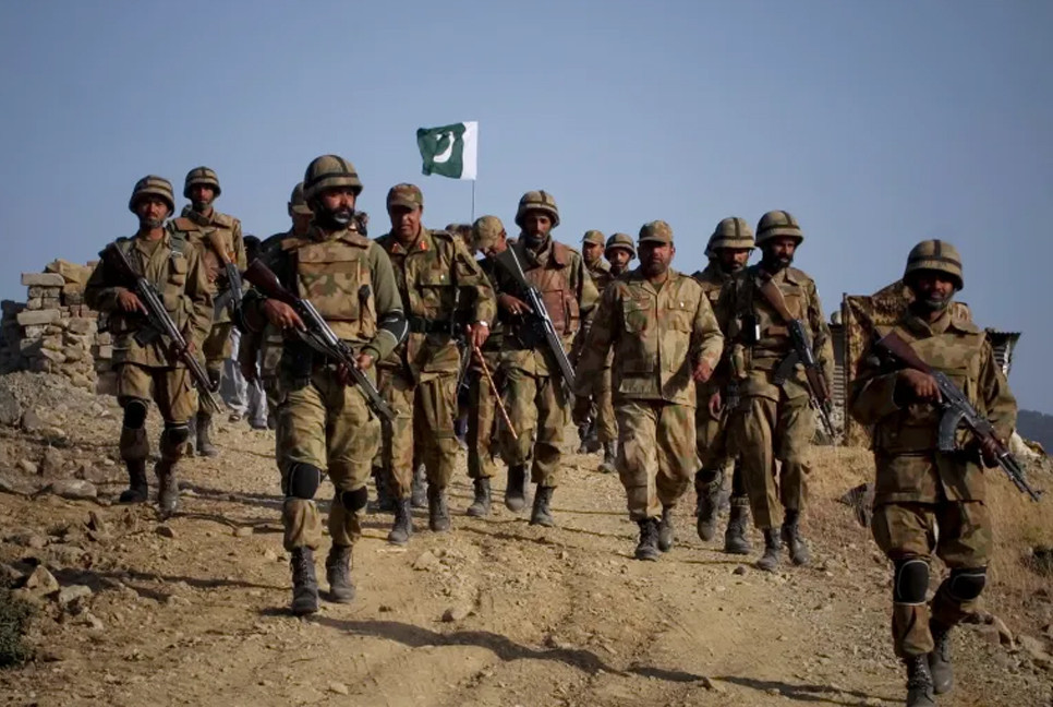 Pakistan army says killed 30 militants trying to cross from Afghanistan