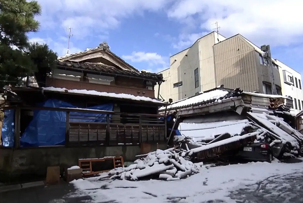 Panic in Japan over 1,000 earthquakes in two weeks