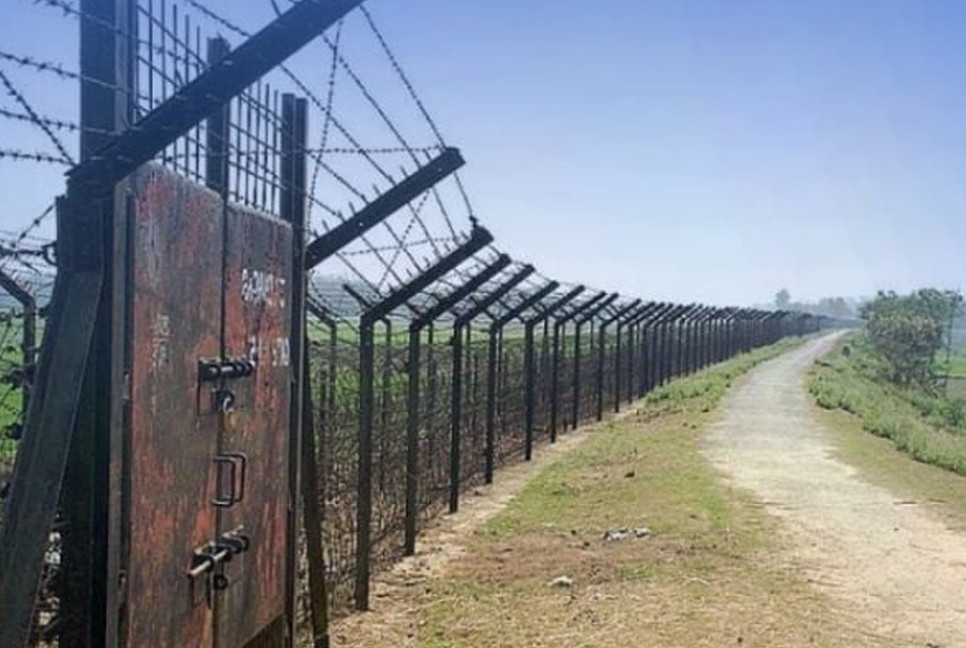 BSF pushes 15 people into Bangladesh