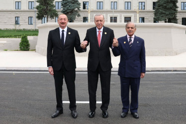 Erdogan holds talks with Iranian, Pakistani leaders on trade, Gaza, regional stability
