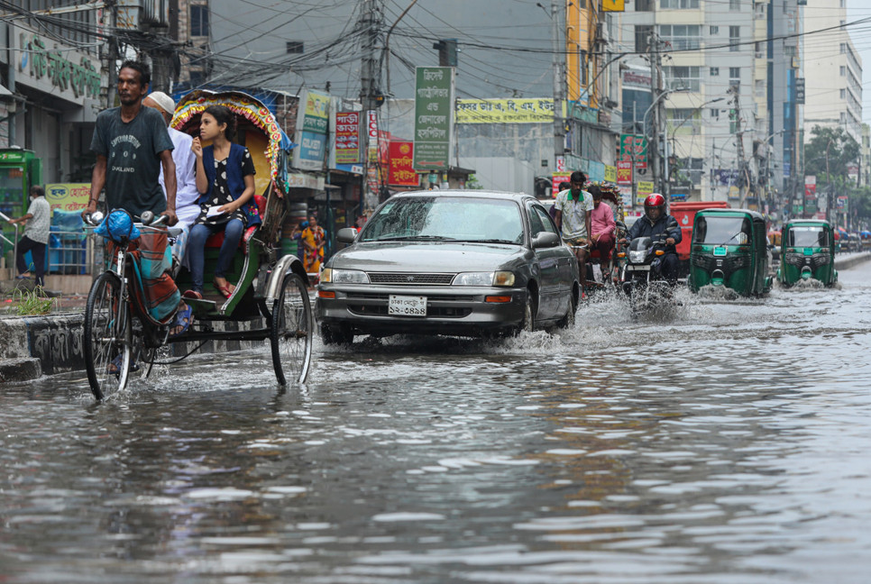 Heavy rain alert for three divisions, landslides risk in Chattogram