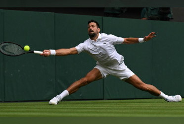 Djokovic 100 not out, into fourth round at Wimbledon