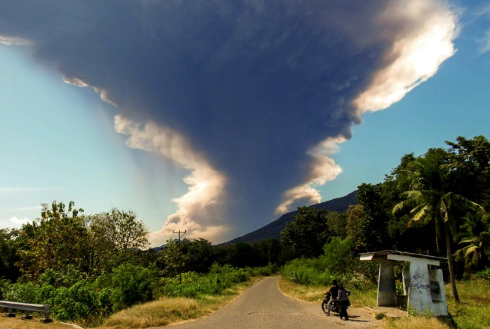 Indonesia volcano spews 18-kilometre ash tower: agency